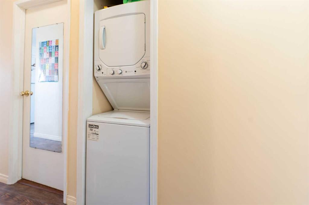 27 Erin Grove Court Se, Calgary, AB - Indoor Photo Showing Laundry Room