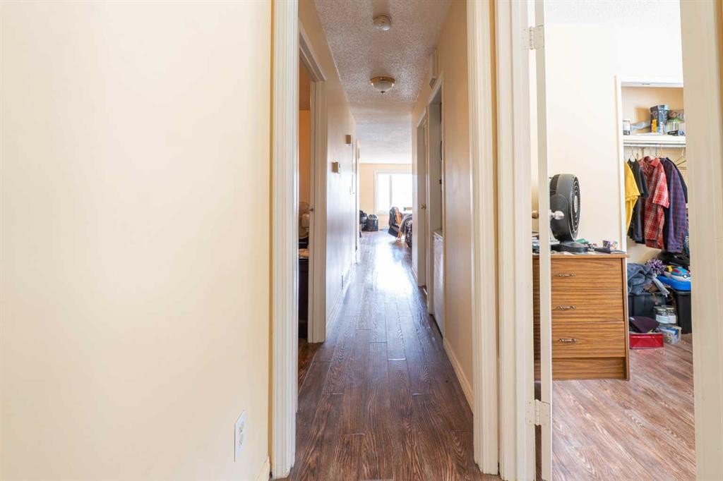 27 Erin Grove Court Se, Calgary, AB - Indoor Photo Showing Other Room