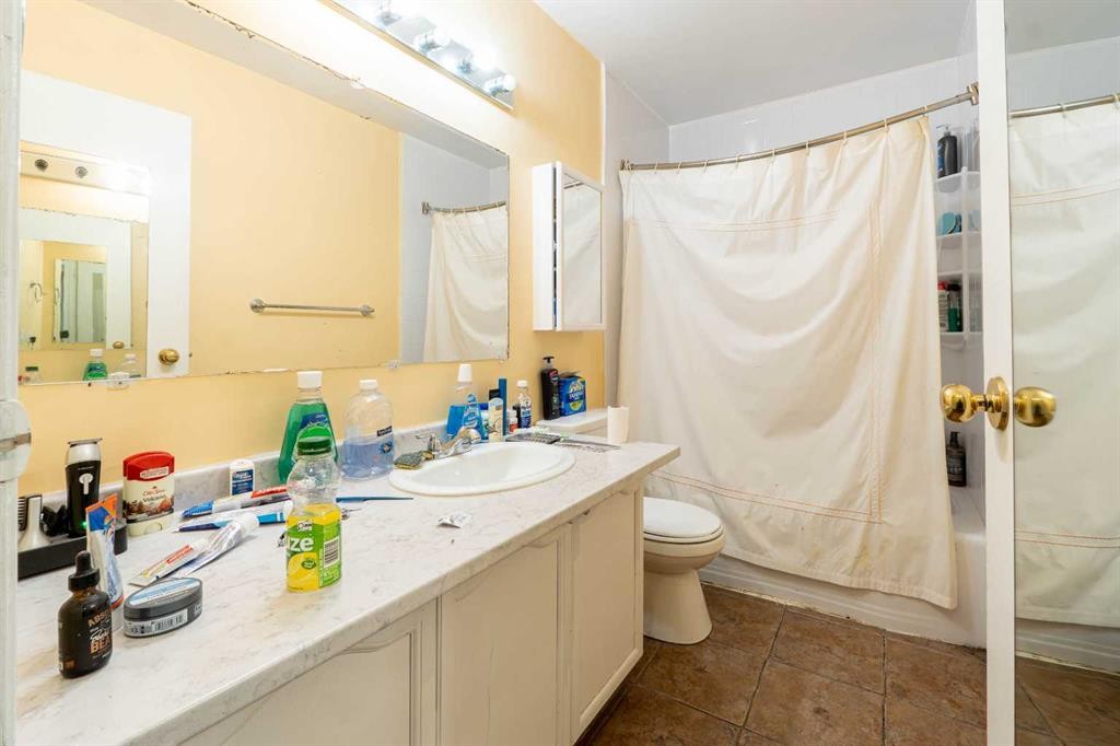 27 Erin Grove Court Se, Calgary, AB - Indoor Photo Showing Bathroom