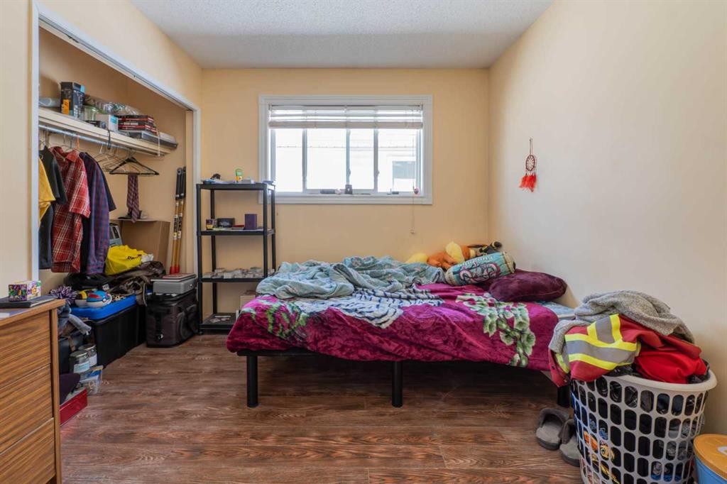 27 Erin Grove Court Se, Calgary, AB - Indoor Photo Showing Bedroom
