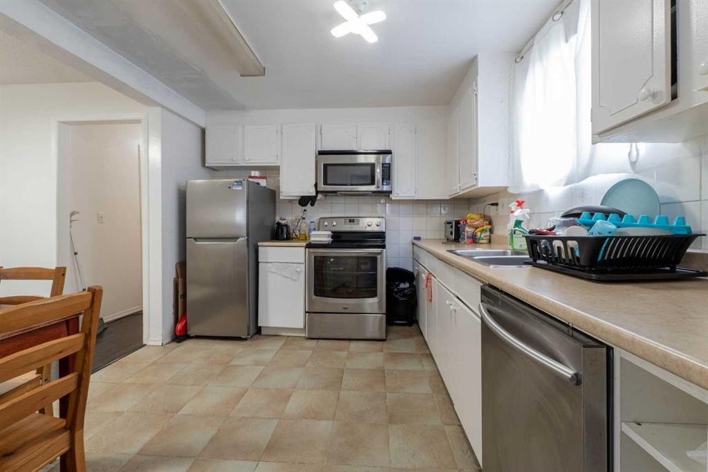 27 Erin Grove Court Se, Calgary, AB - Indoor Photo Showing Kitchen With Double Sink