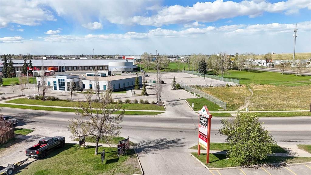 27 Erin Grove Court Se, Calgary, AB - Outdoor With View