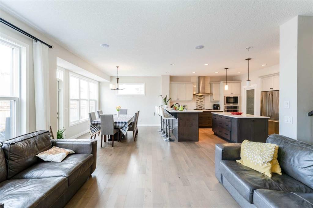42 Buckskin Way, Cochrane, AB - Indoor Photo Showing Living Room