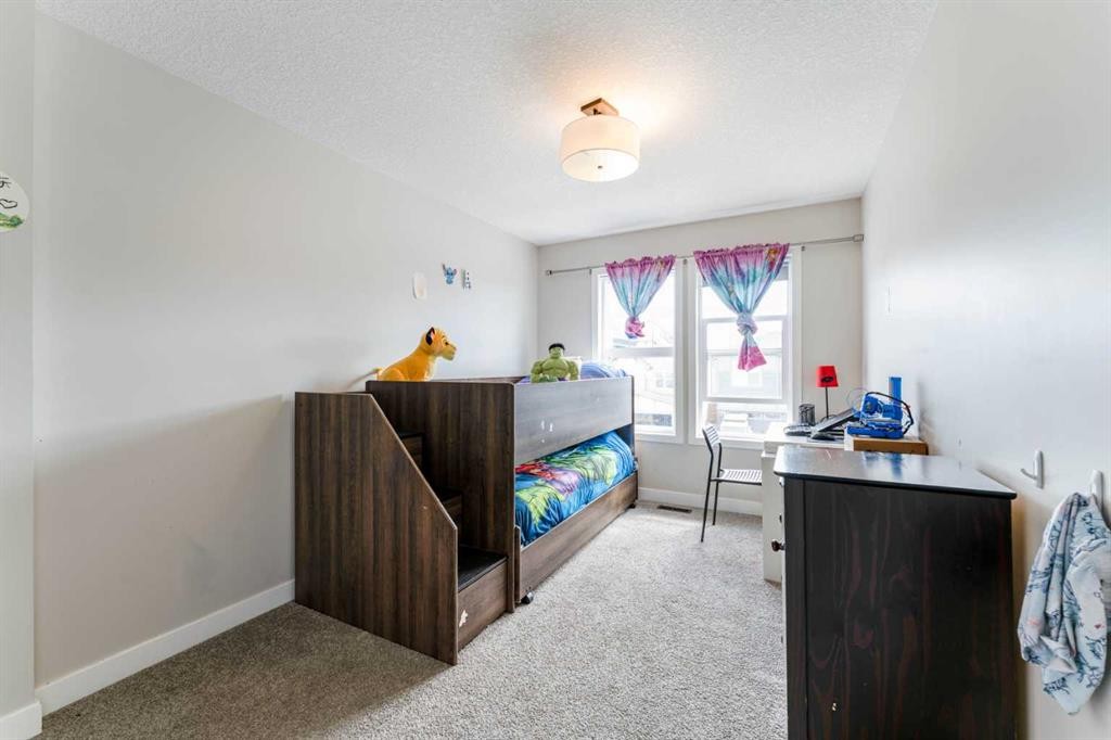 42 Buckskin Way, Cochrane, AB - Indoor Photo Showing Bedroom