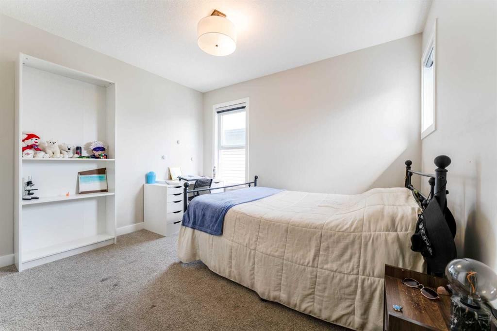 42 Buckskin Way, Cochrane, AB - Indoor Photo Showing Bedroom