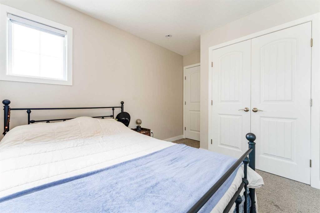 42 Buckskin Way, Cochrane, AB - Indoor Photo Showing Bedroom