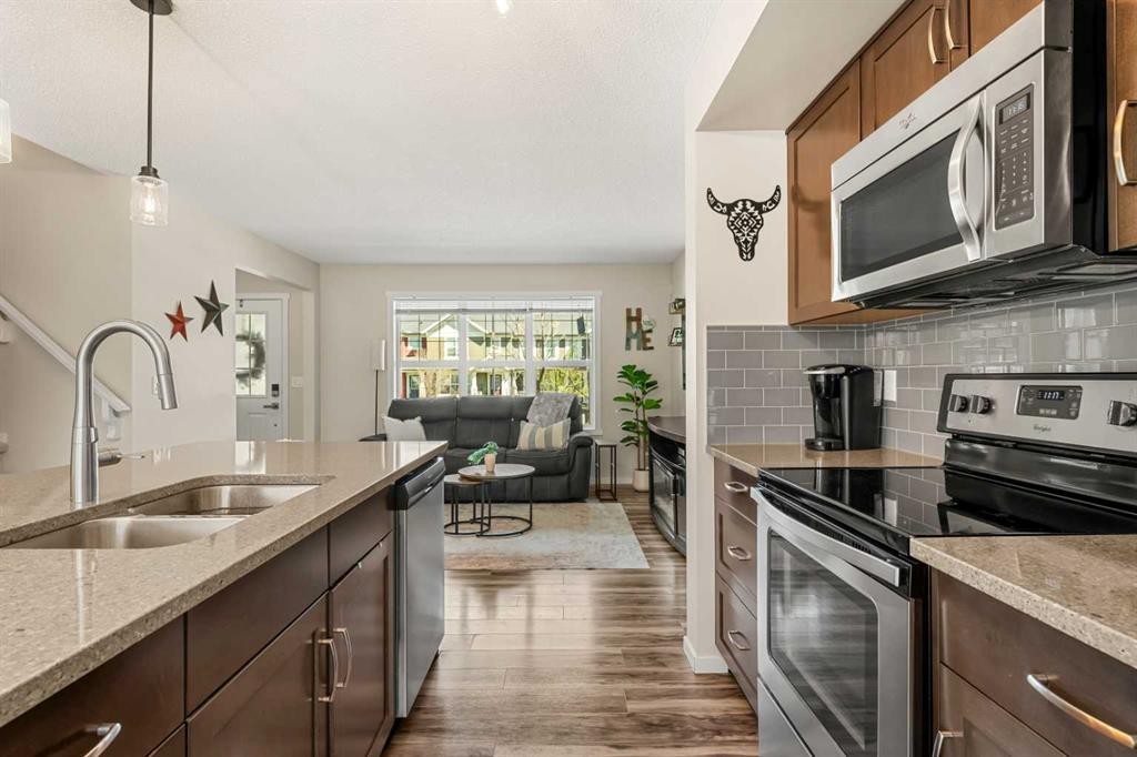 40 Sunvalley Road, Cochrane, AB - Indoor Photo Showing Kitchen With Stainless Steel Kitchen With Double Sink With Upgraded Kitchen