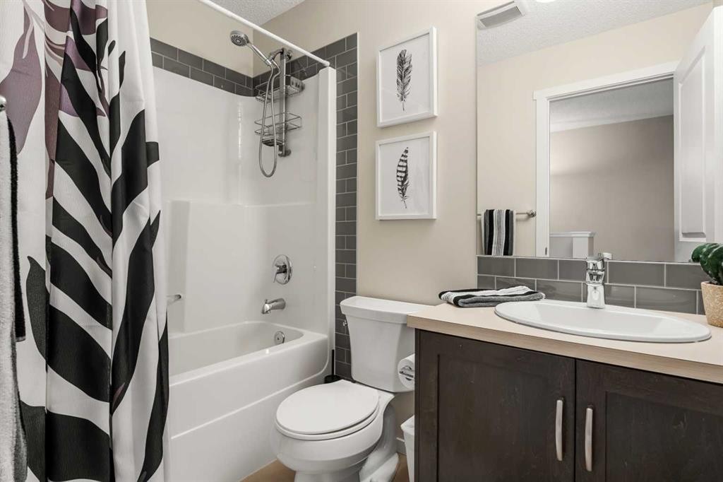 40 Sunvalley Road, Cochrane, AB - Indoor Photo Showing Bathroom