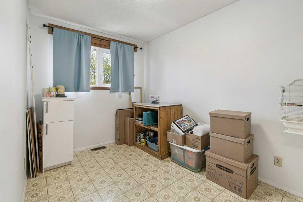 840 Pinecliff Drive Ne, Calgary, AB - Indoor
