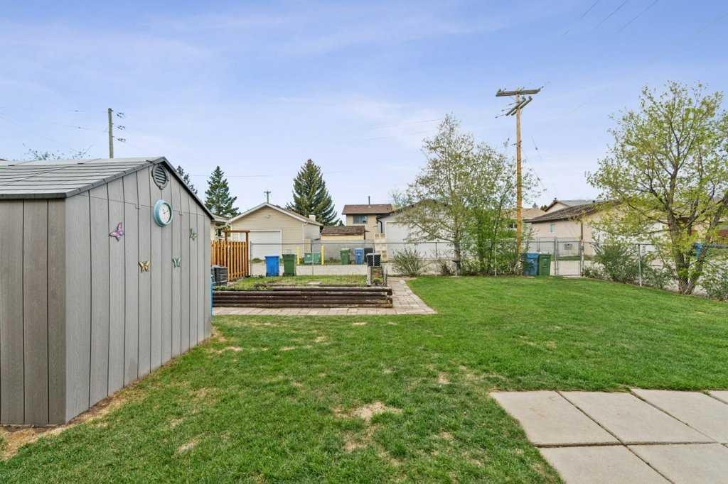840 Pinecliff Drive Ne, Calgary, AB - Outdoor