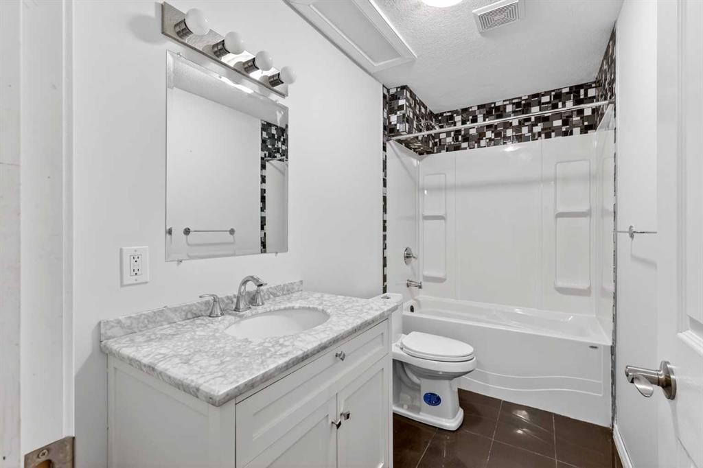 53 Royal Birch Way Nw, Calgary, AB - Indoor Photo Showing Bathroom