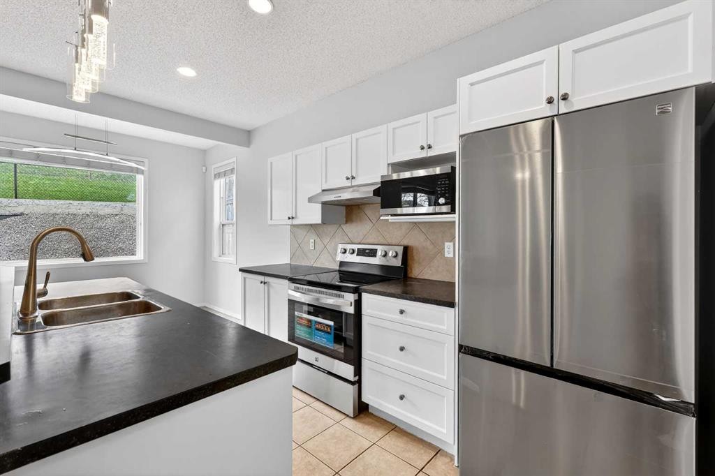 53 Royal Birch Way Nw, Calgary, AB - Indoor Photo Showing Kitchen With Double Sink With Upgraded Kitchen