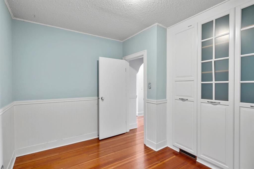 1404 18 Avenue Nw, Calgary, AB - Indoor Photo Showing Other Room