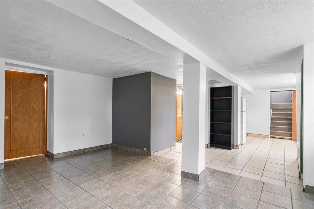 1404 18 Avenue Nw, Calgary, AB - Indoor Photo Showing Other Room