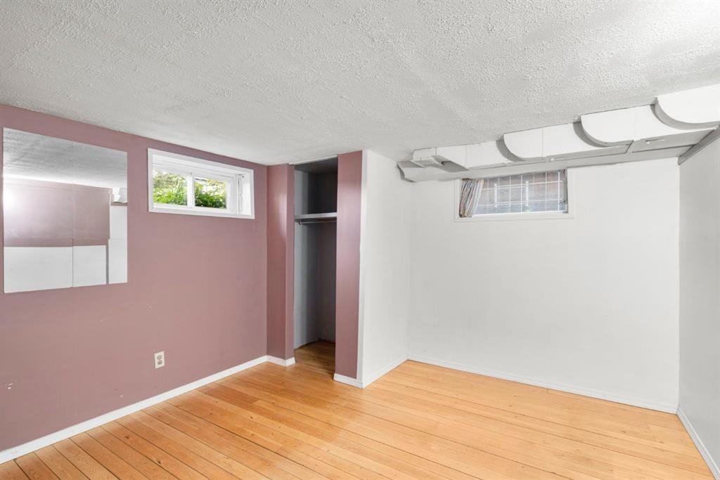 1404 18 Avenue Nw, Calgary, AB - Indoor Photo Showing Other Room