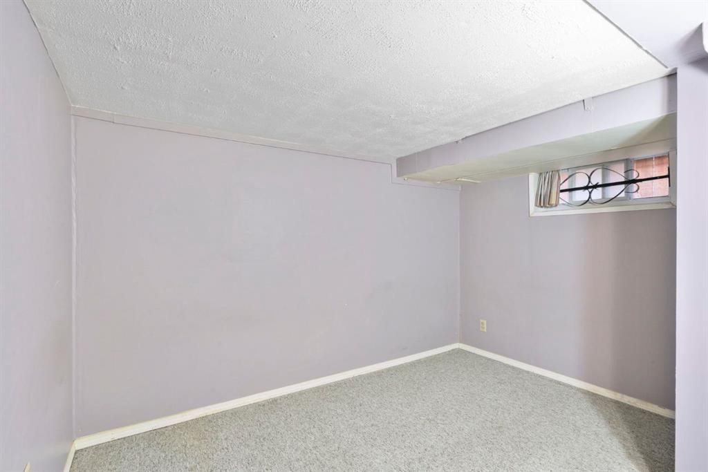 1404 18 Avenue Nw, Calgary, AB - Indoor Photo Showing Other Room