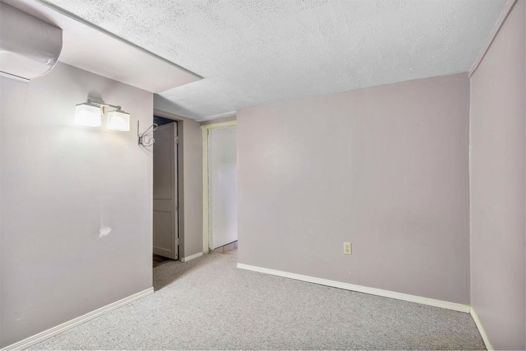 1404 18 Avenue Nw, Calgary, AB - Indoor Photo Showing Other Room