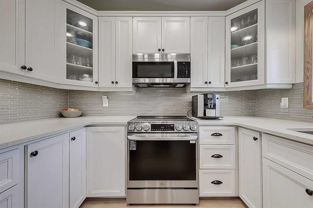 42 Sundown Close Se, Calgary, AB - Indoor Photo Showing Kitchen With Upgraded Kitchen