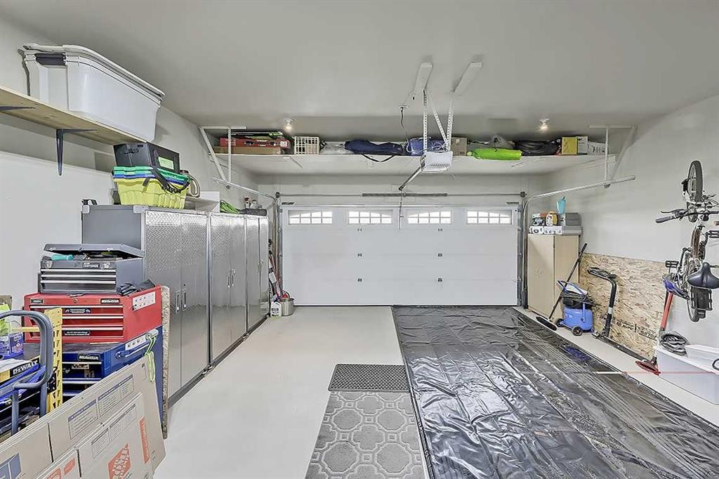 42 Sundown Close Se, Calgary, AB - Indoor Photo Showing Garage
