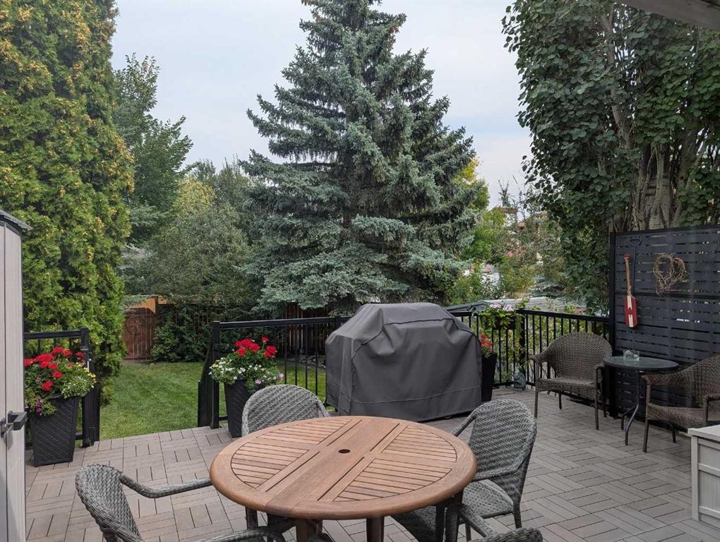42 Sundown Close Se, Calgary, AB - Outdoor With Deck Patio Veranda