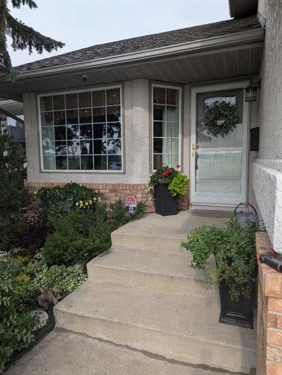 42 Sundown Close Se, Calgary, AB - Outdoor