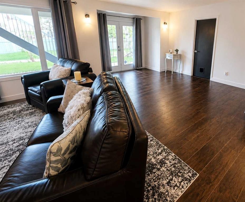 6 Cambria Place, Strathmore, AB - Indoor Photo Showing Living Room
