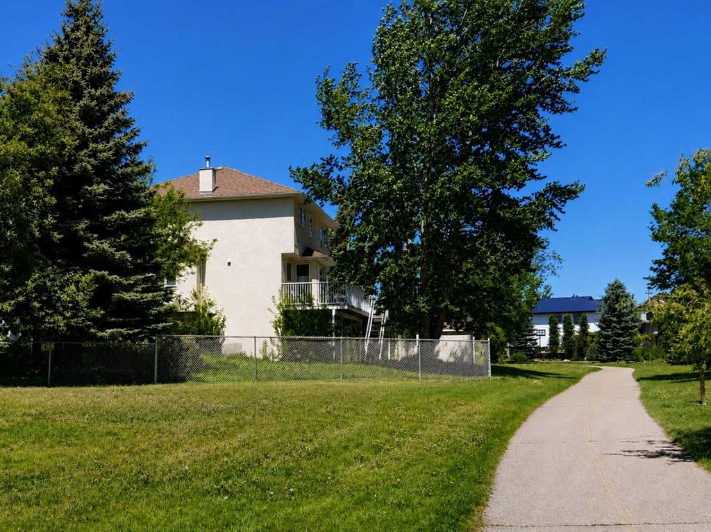 6 Cambria Place, Strathmore, AB - Outdoor