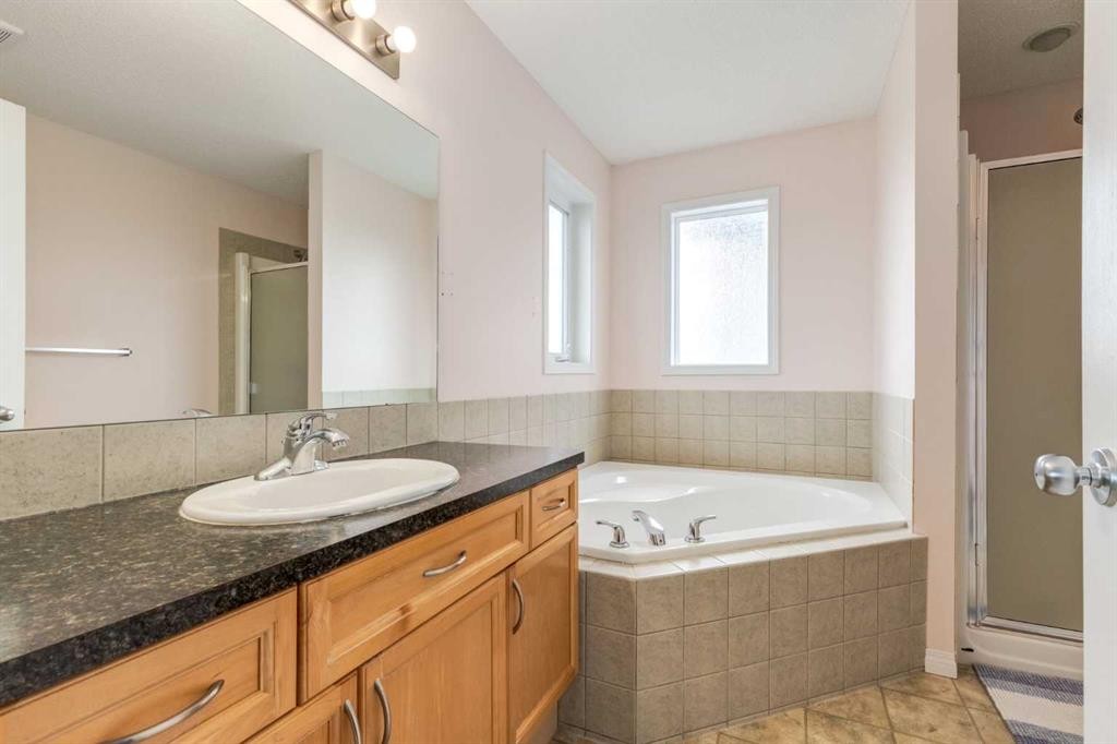 324 Evermeadow Road Sw, Calgary, AB - Indoor Photo Showing Bathroom