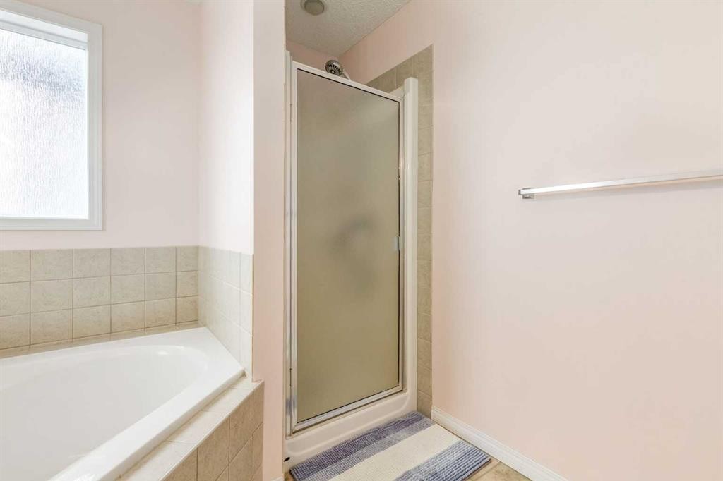 324 Evermeadow Road Sw, Calgary, AB - Indoor Photo Showing Bathroom