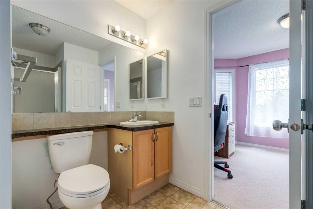 324 Evermeadow Road Sw, Calgary, AB - Indoor Photo Showing Bathroom