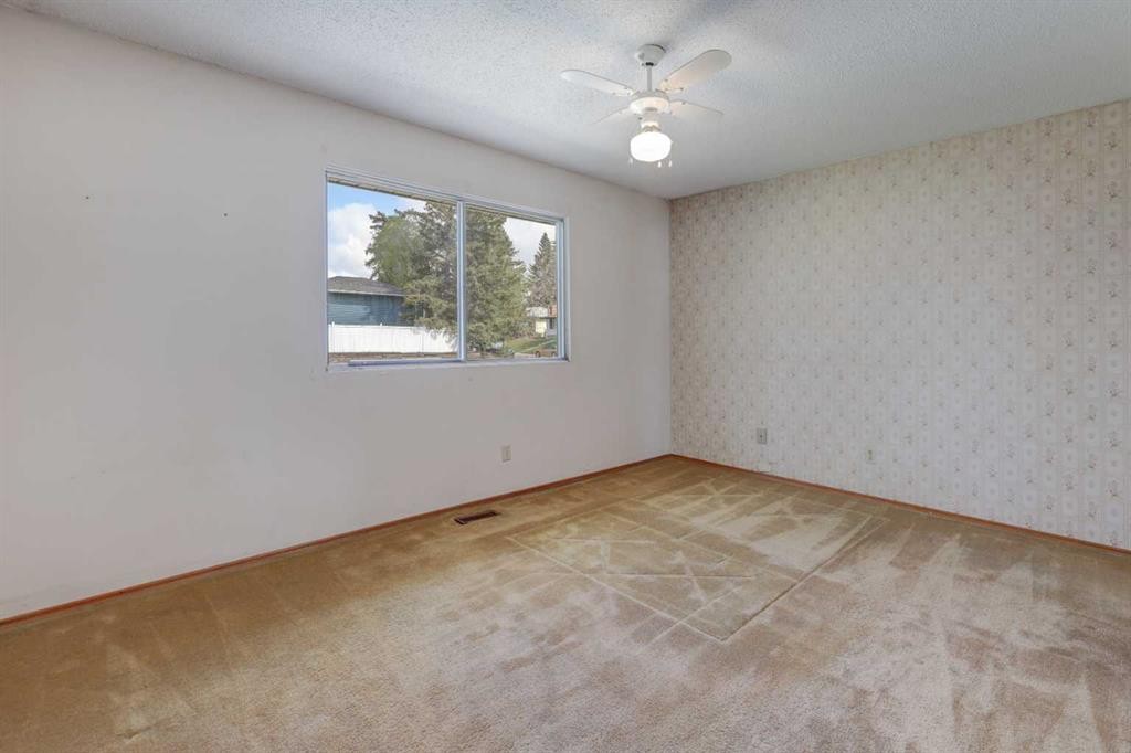 255 Huntcroft Road Ne, Calgary, AB - Indoor Photo Showing Other Room