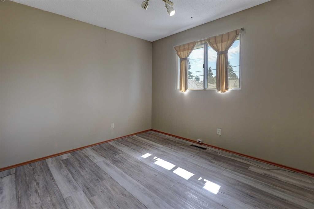 255 Huntcroft Road Ne, Calgary, AB - Indoor Photo Showing Other Room