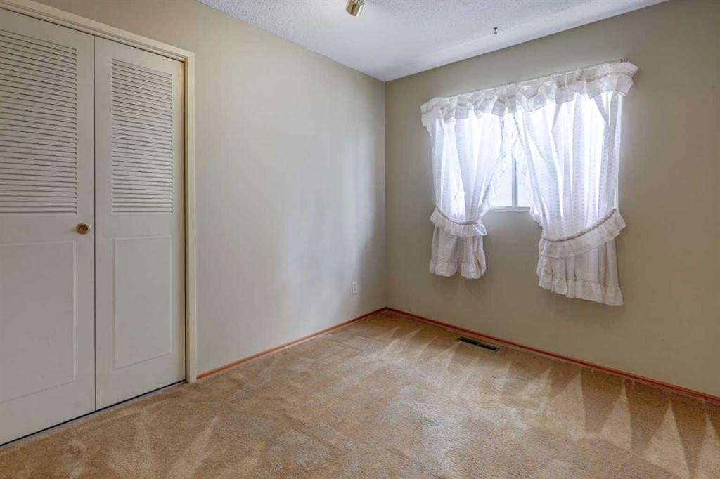 255 Huntcroft Road Ne, Calgary, AB - Indoor Photo Showing Other Room