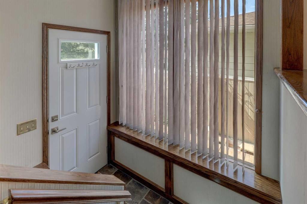 255 Huntcroft Road Ne, Calgary, AB - Indoor Photo Showing Other Room