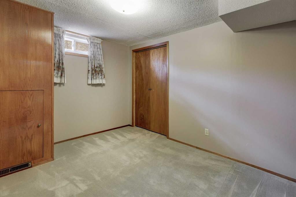 255 Huntcroft Road Ne, Calgary, AB - Indoor Photo Showing Other Room
