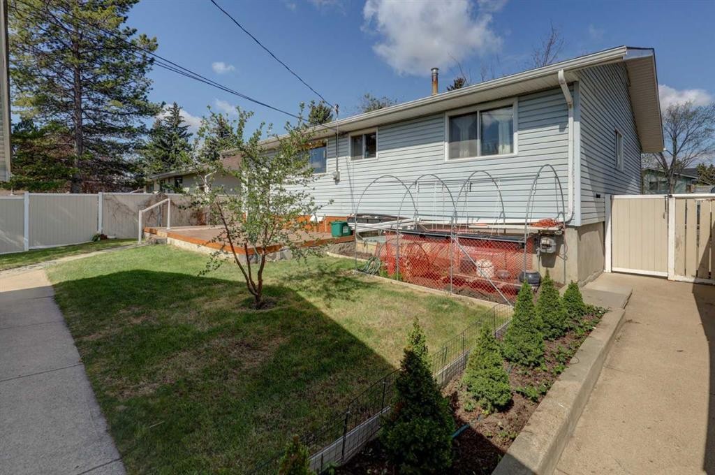 255 Huntcroft Road Ne, Calgary, AB - Outdoor