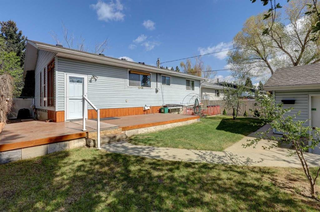 255 Huntcroft Road Ne, Calgary, AB - Outdoor