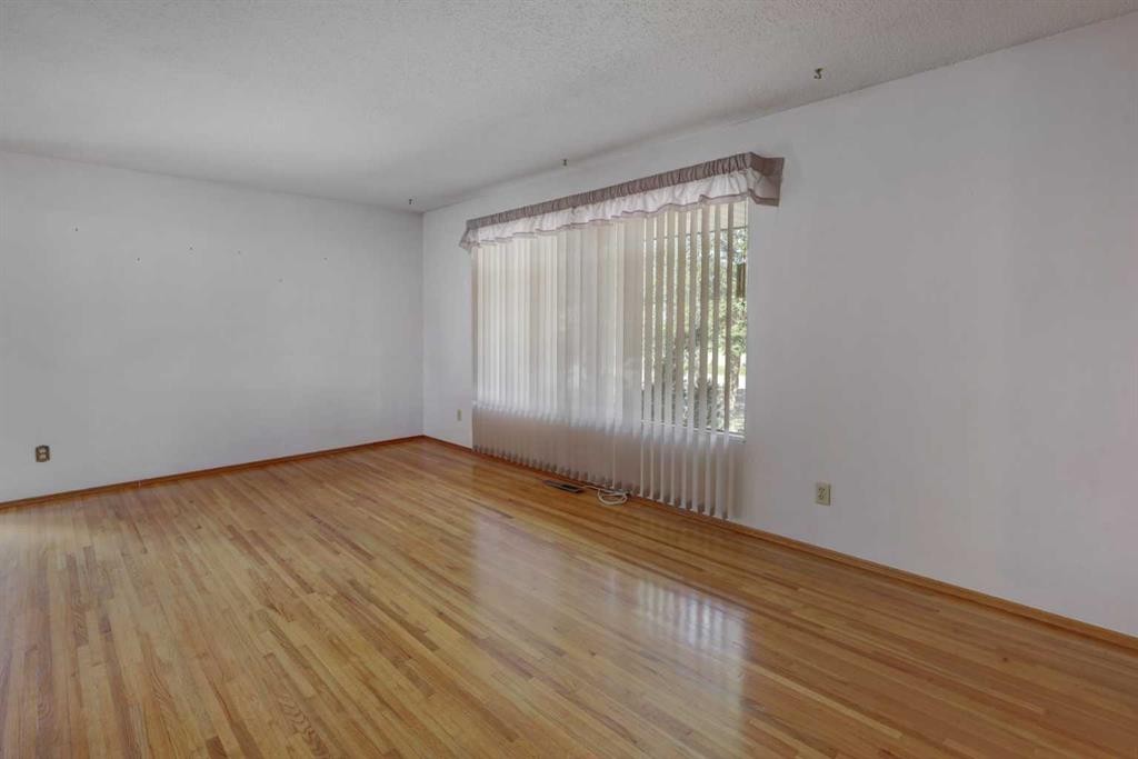 255 Huntcroft Road Ne, Calgary, AB - Indoor Photo Showing Other Room