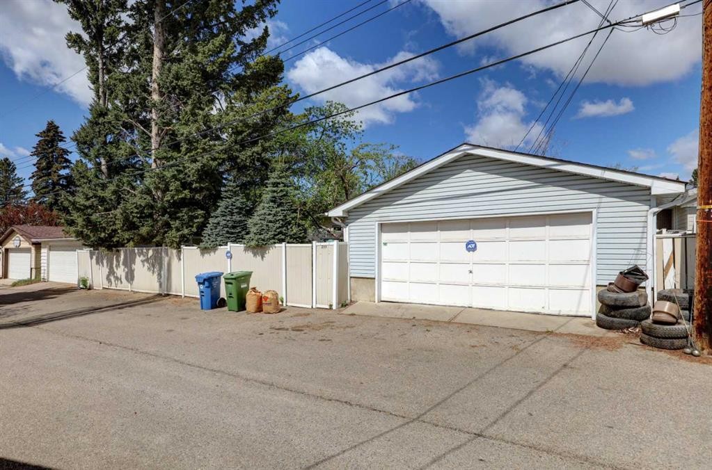 255 Huntcroft Road Ne, Calgary, AB - Outdoor With Exterior