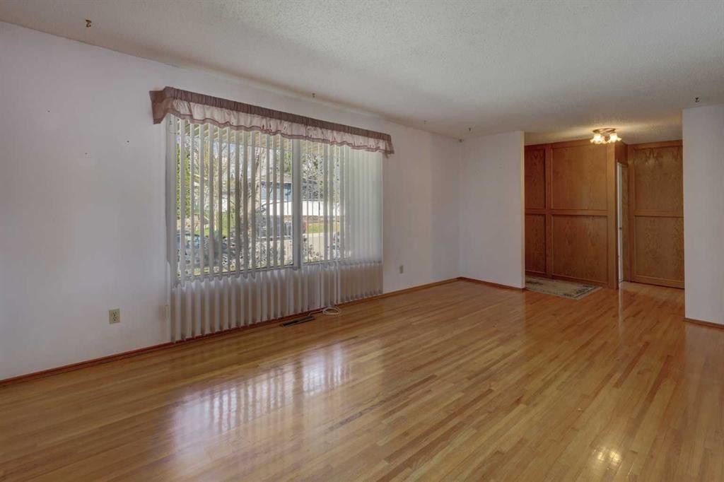 255 Huntcroft Road Ne, Calgary, AB - Indoor Photo Showing Other Room