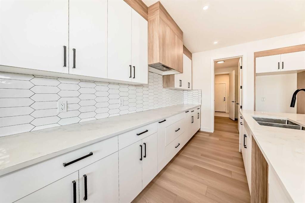 407 Rivercrest Road, Cochrane, AB - Indoor Photo Showing Kitchen With Double Sink With Upgraded Kitchen