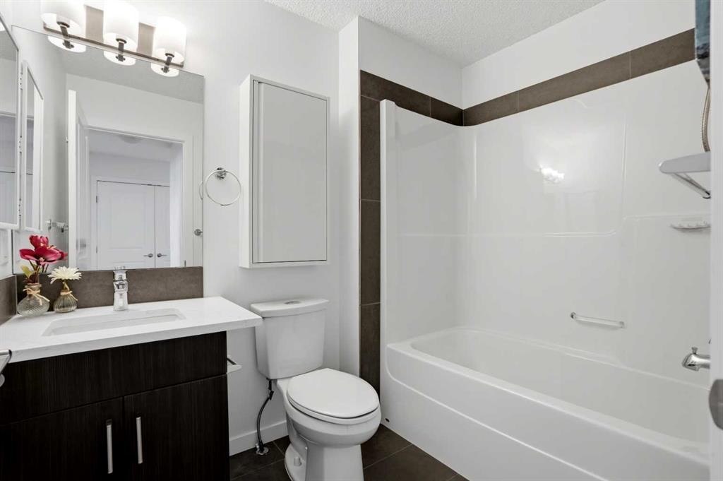 314 Auburn Crest Way Se, Calgary, AB - Indoor Photo Showing Bathroom