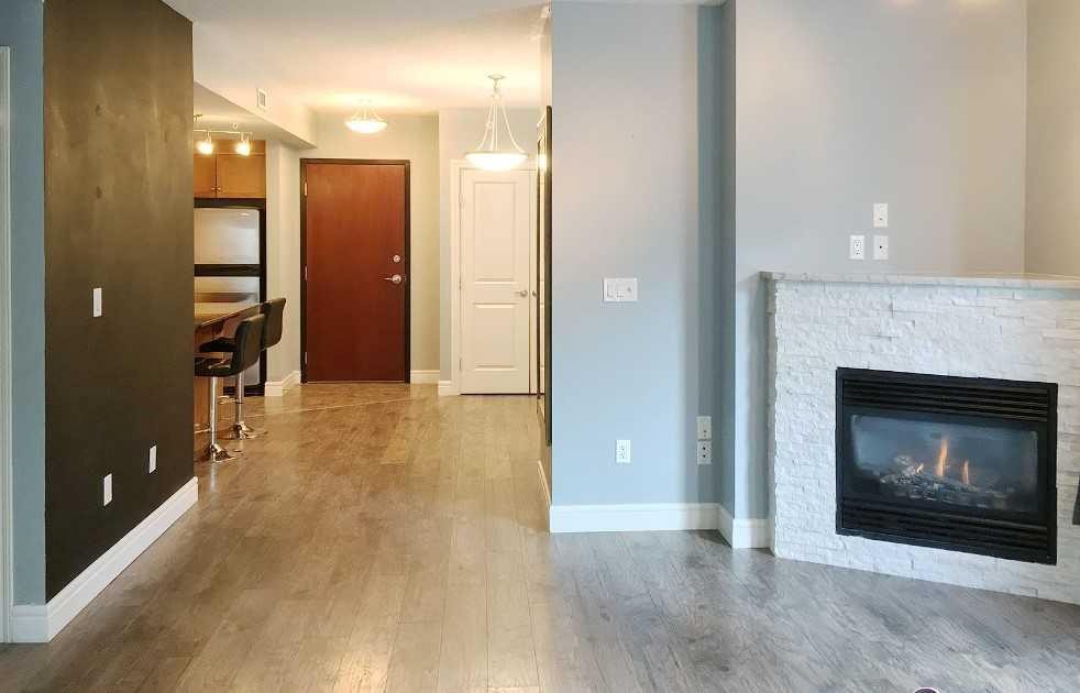 601-910 5 Avenue Sw, Calgary, AB - Indoor Photo Showing Living Room With Fireplace