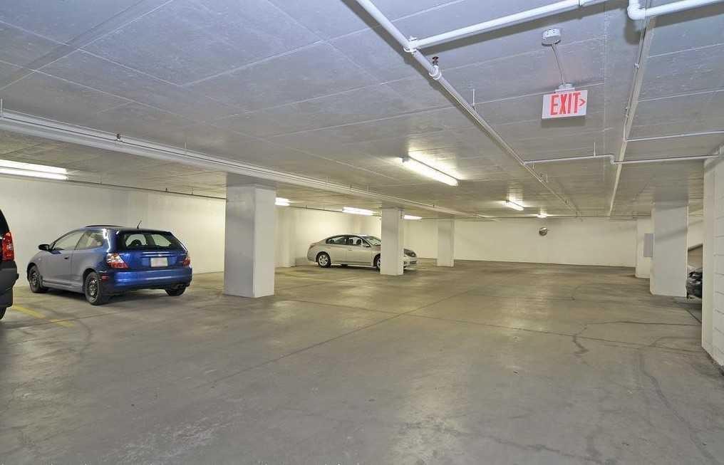 601-910 5 Avenue Sw, Calgary, AB - Indoor Photo Showing Garage