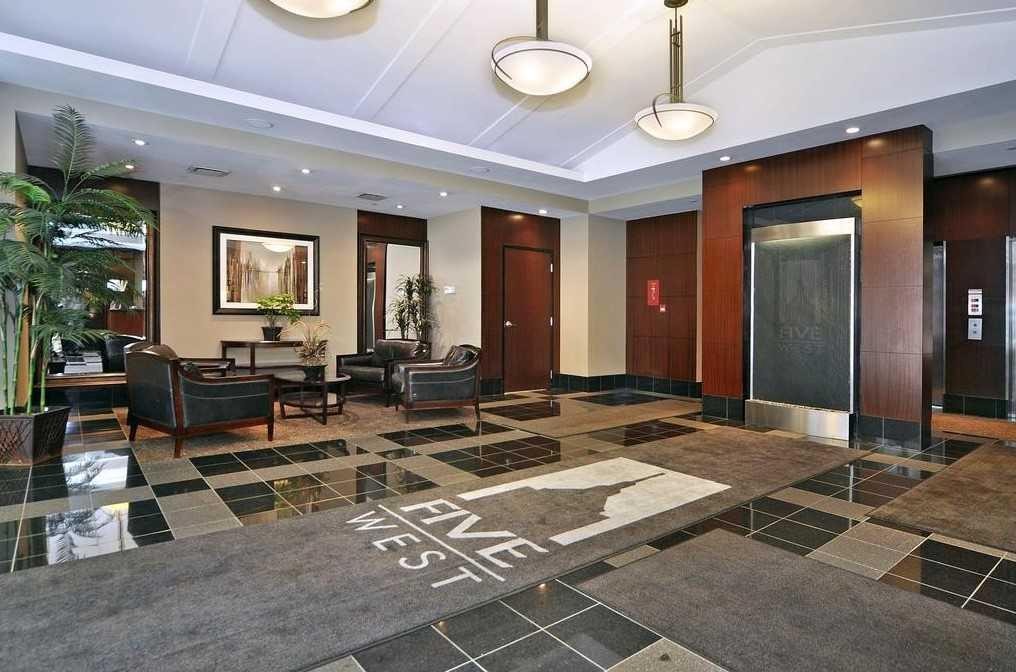 601-910 5 Avenue Sw, Calgary, AB - Indoor Photo Showing Other Room