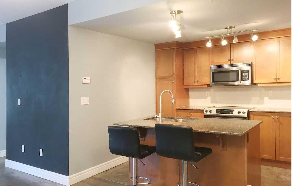 601-910 5 Avenue Sw, Calgary, AB - Indoor Photo Showing Kitchen