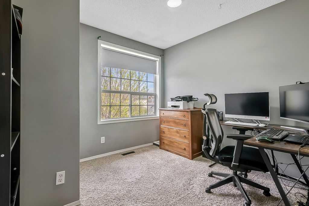 145 Harvest Glen Way Ne, Calgary, AB - Indoor Photo Showing Office