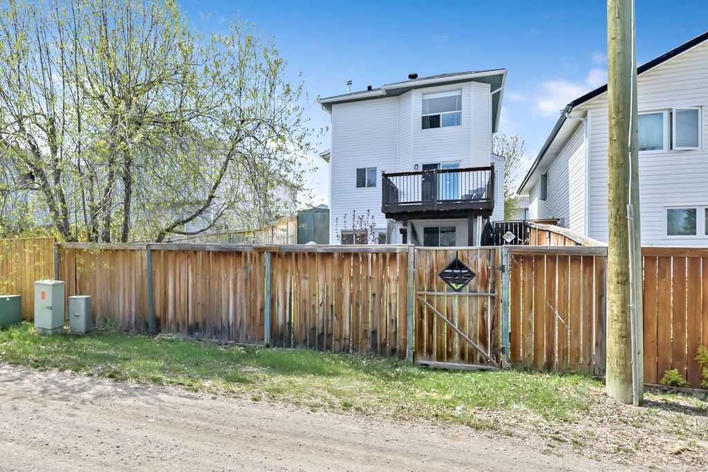 145 Harvest Glen Way Ne, Calgary, AB - Outdoor
