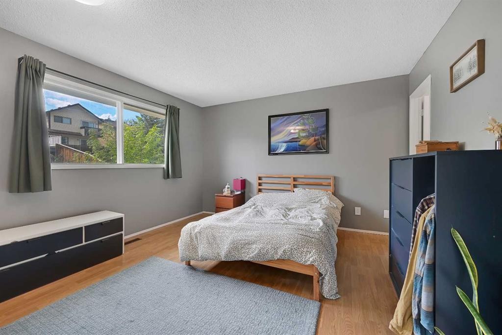160 Strathcona Close Sw, Calgary, AB - Indoor Photo Showing Bedroom