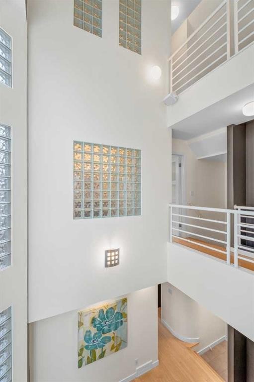 216 4 Avenue Ne, Calgary, AB - Indoor Photo Showing Other Room